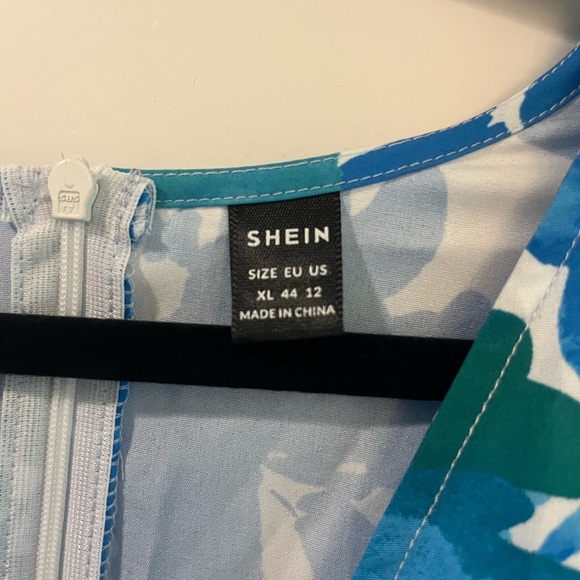 Shein Floral Blue Flutter Sleeve V-Neck Midi Dress Size XL - Picture 4 of 6